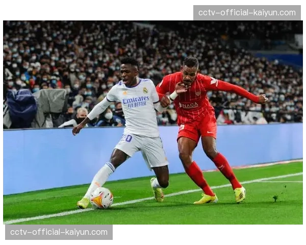 特写：维尼修斯左路长途奔袭70米破门，伯纳乌瞬间沸腾