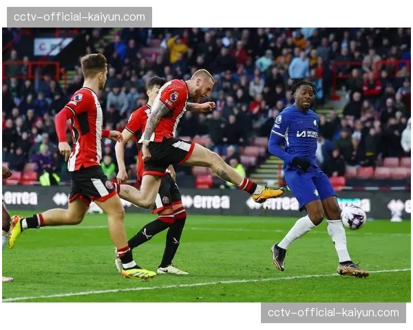 赛后分析：对比巴黎圣日耳曼本赛季主客场的平均阵型图，揭示其比赛策略的显著差异