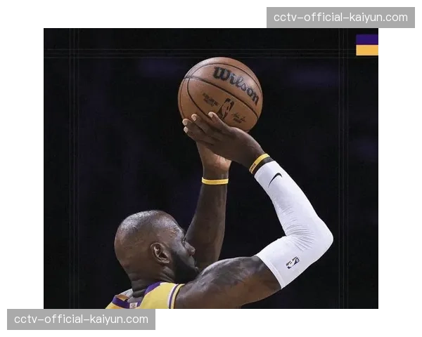 战术分析：湖人队采用“沉退”防守策略成功限制对方核心，但付出三分代价