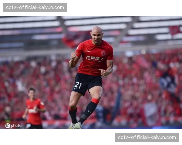 成都蓉城2-1逆转云南玉昆，费利佩制胜球助球队继续领跑积分榜